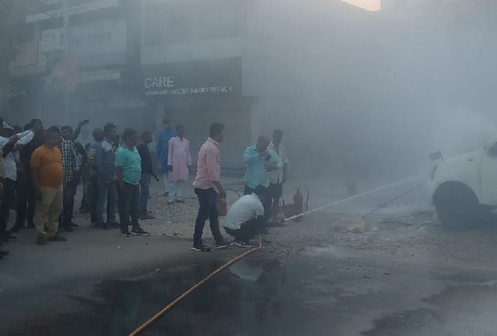 Vehicle catches fire near bus station in Sultanpur.