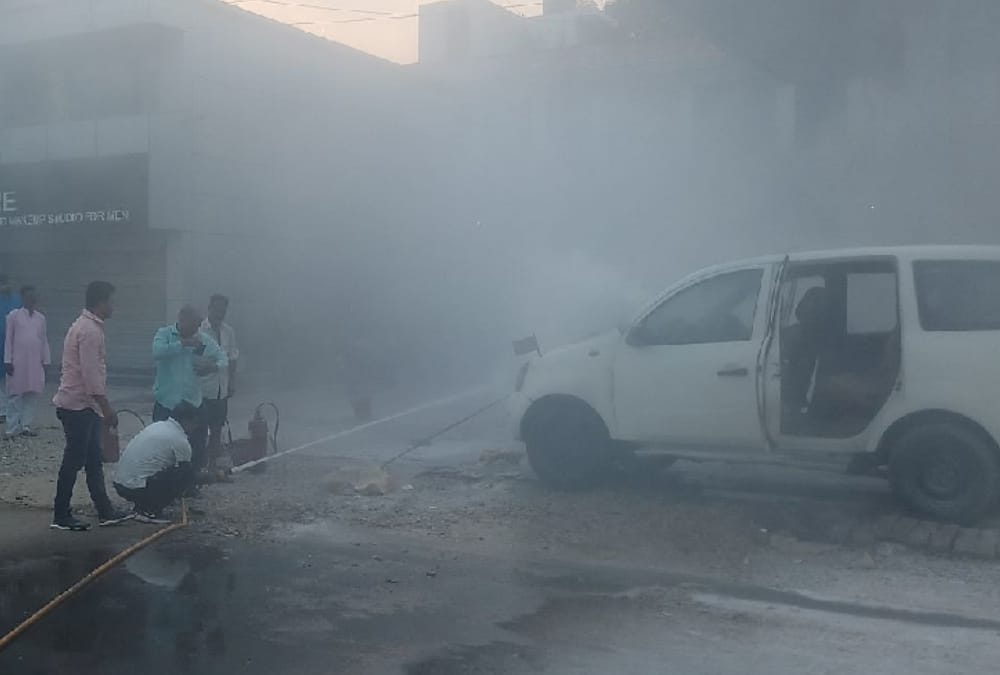 Vehicle catches fire near bus station in Sultanpur.