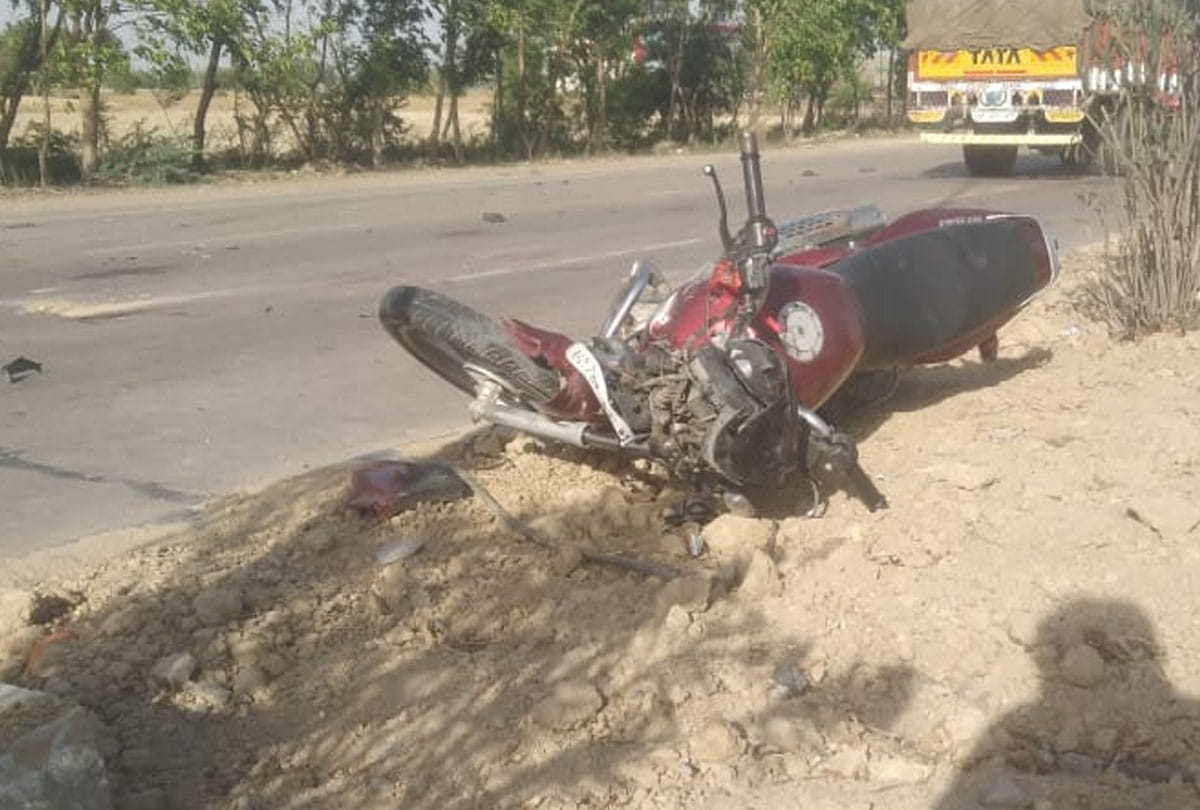 road accident in kanpur dehat, three died and one injured