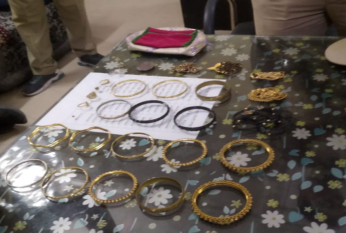 Found a bag full of gold jewelry in reverse shatabdi express