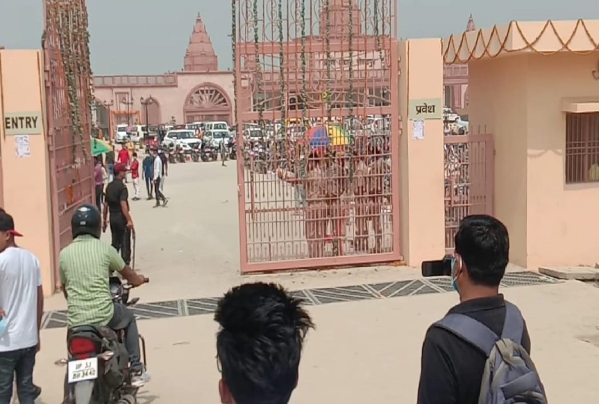 gorakhpur parshad pratinidhi allegations of beaten up by zoo ranger