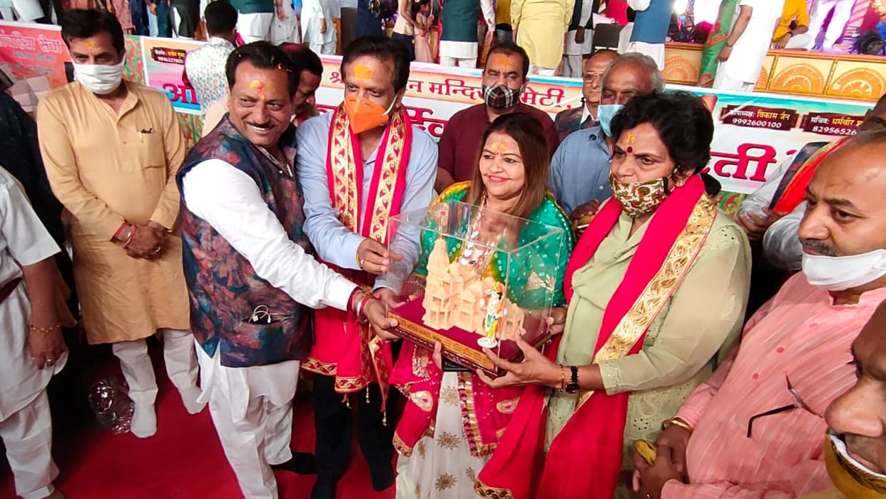 Devotees visit the hymns of Khatu Shyam Baba