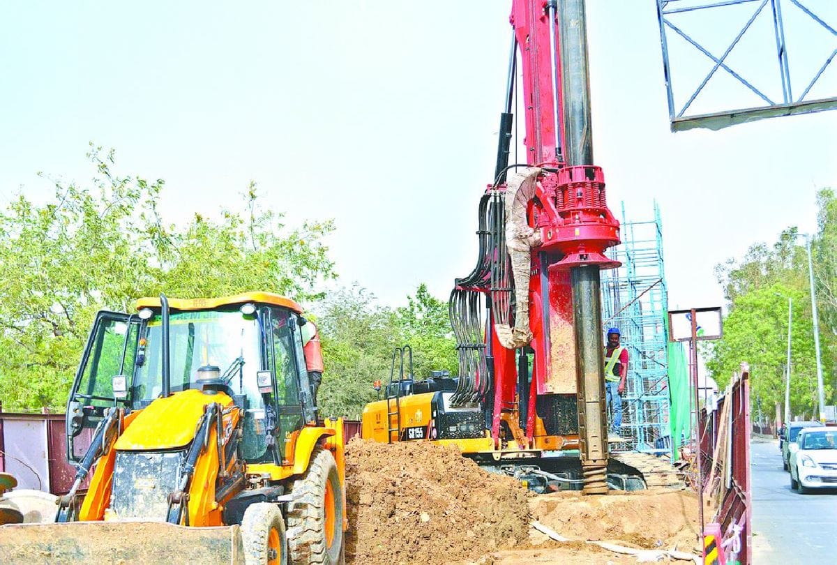 Agra Metro Work Progress DIG Complex Destroyed News In Hindi