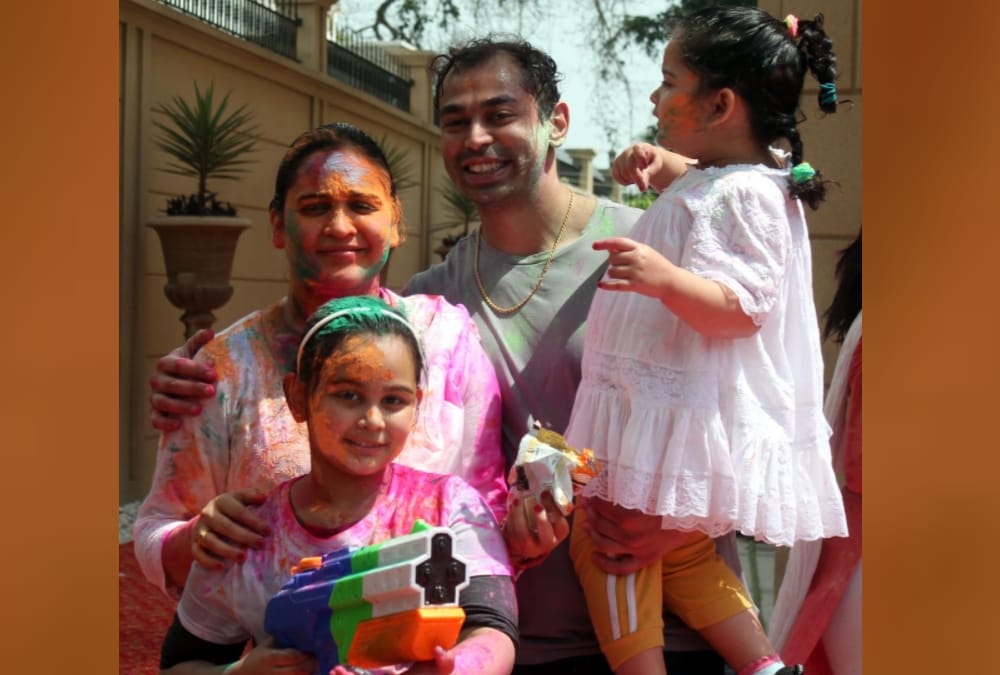 Social activist Aparna Yadav celebrate holi with her family.