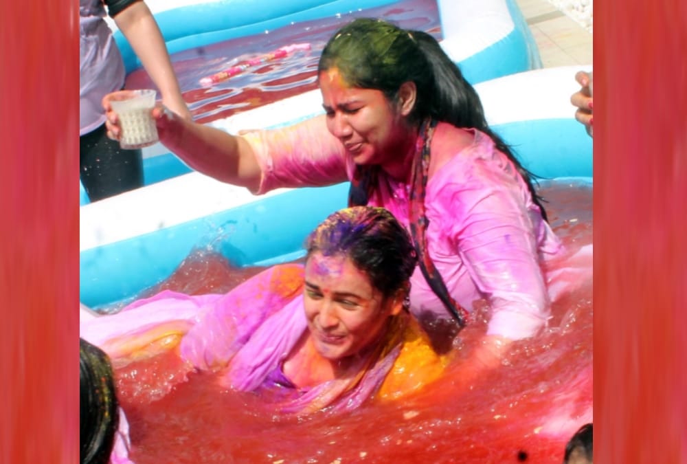 Social activist Aparna Yadav celebrate holi with her family.