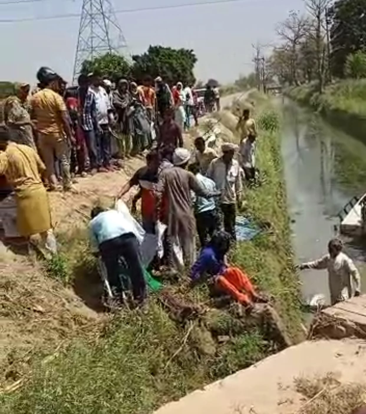 Pickup vehicle collapsed in Baroli Jhal, woman dead, many injured