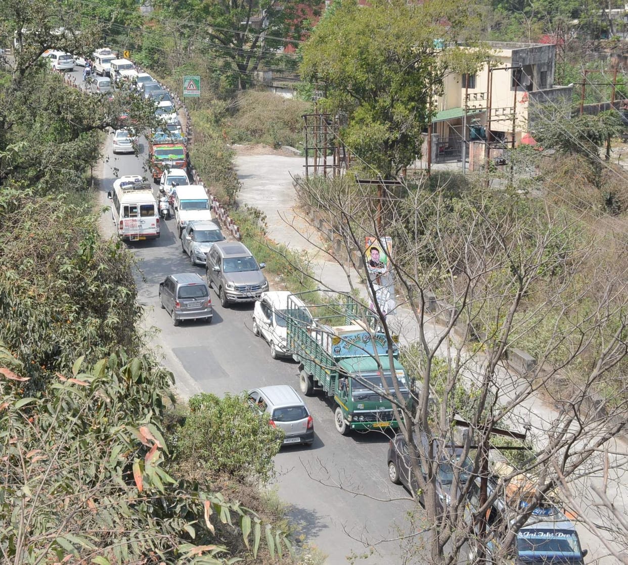 Vehicles crawling from Nainital to Haldwani