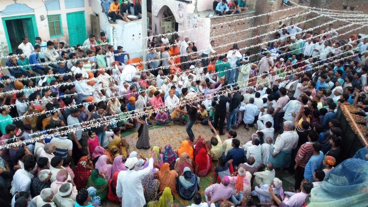 Hathras: Tradition of Dhanavar played on Holi in Nagla Chhatti