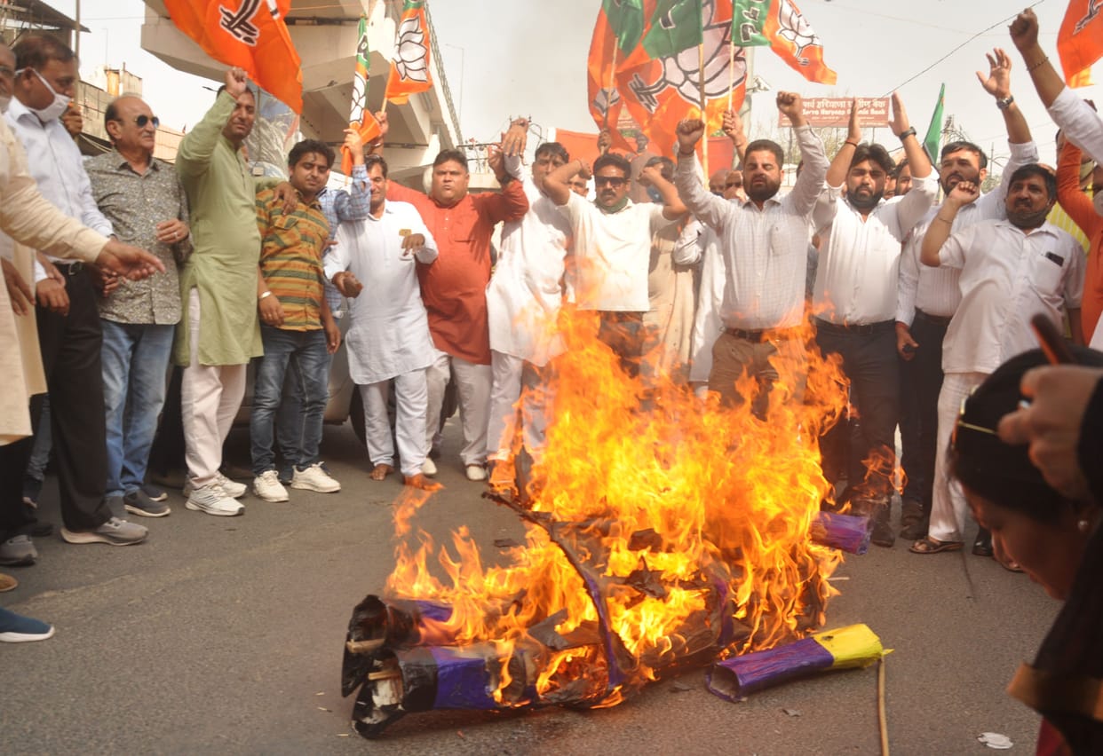 BJP workers burnt effigy of CM of Punjab
