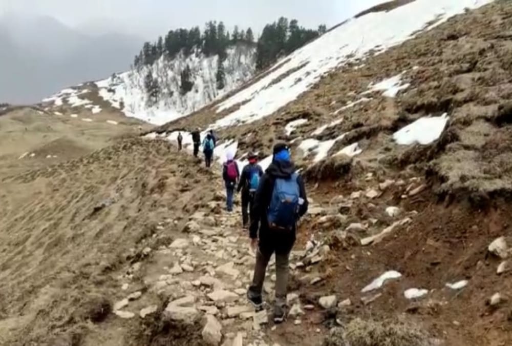Uttarakhand News: Chennai Tourist Group Visit Snow Covered Dayara Bugyal Beautiful Photos