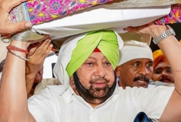 According to survey, Captain Amarinder singh is more popular than Sonia and Rahul Gandhi 