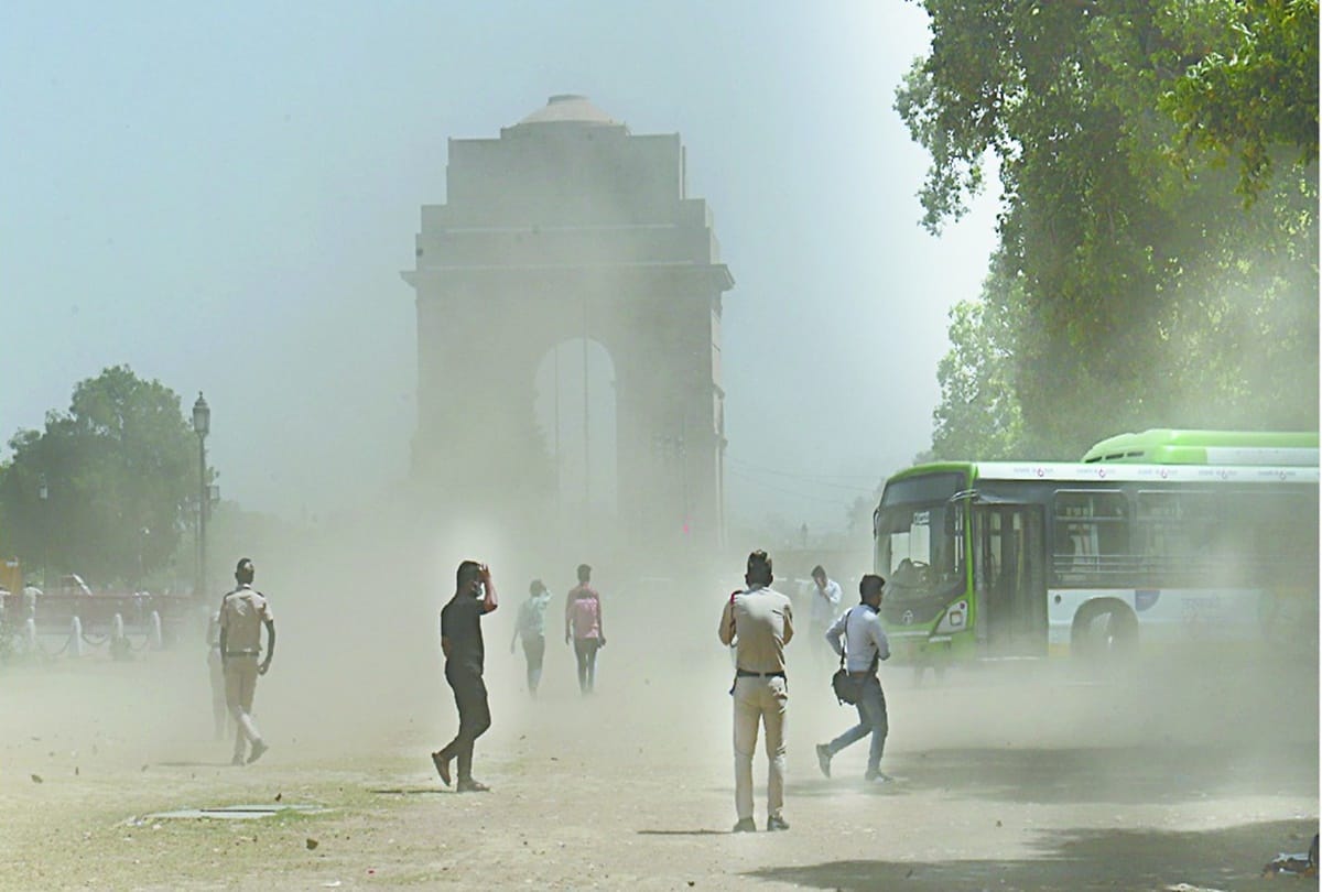 Dusty winds from Rajasthan push Delhi air quality to poor
