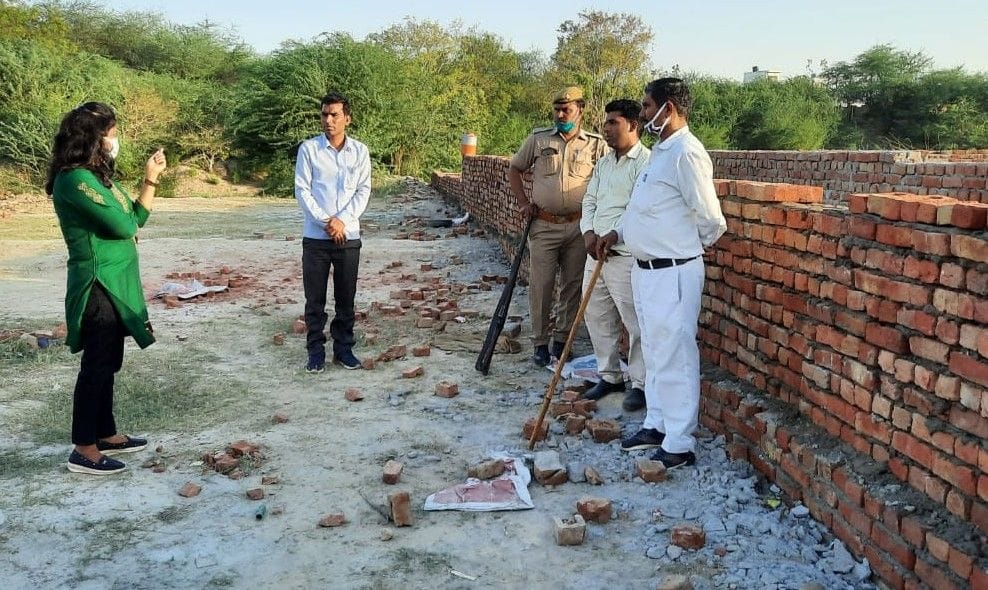 Hathras: SDM halts construction work