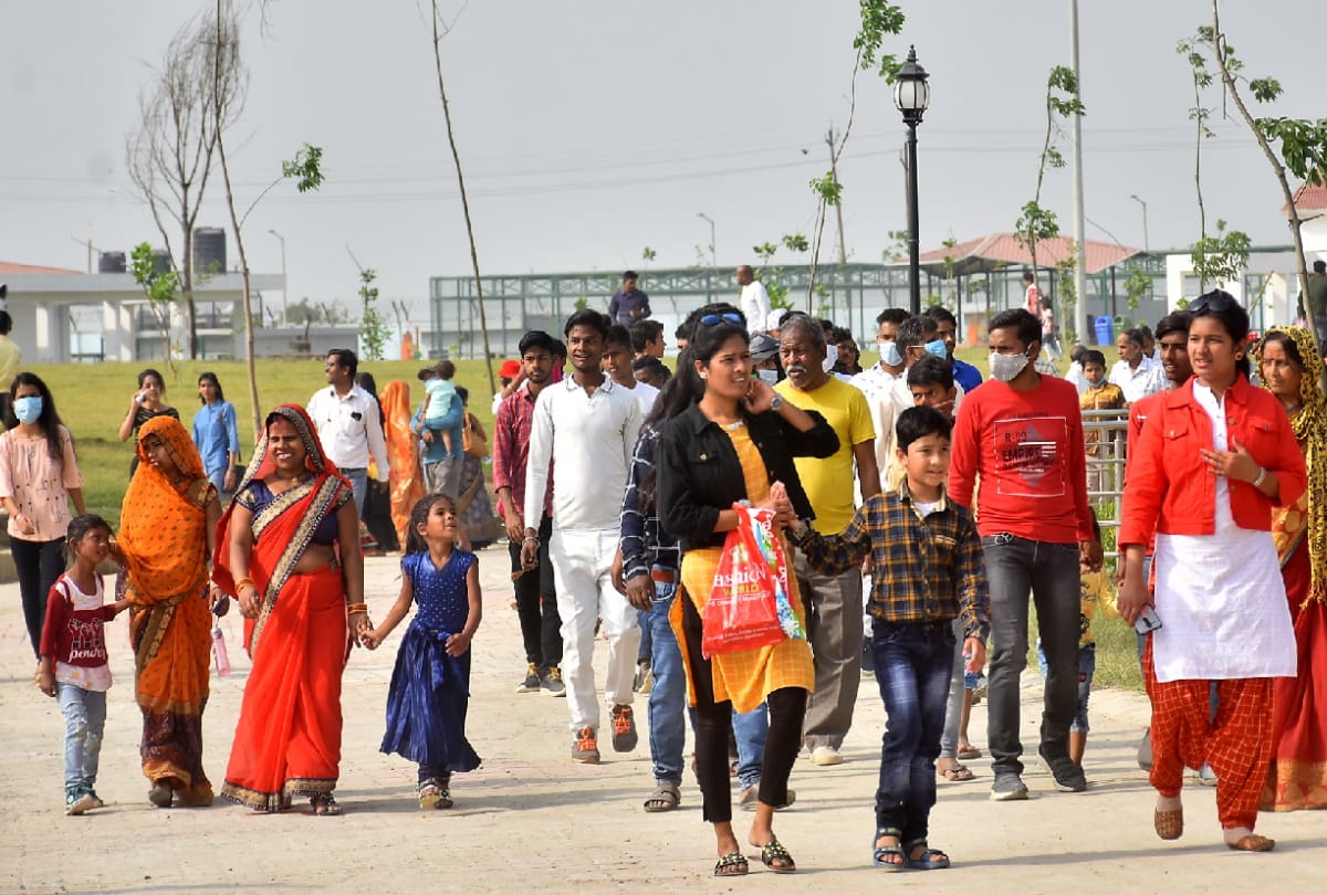 Disturbing wildlife May be fined ten thousand in Gorakhpur zoo