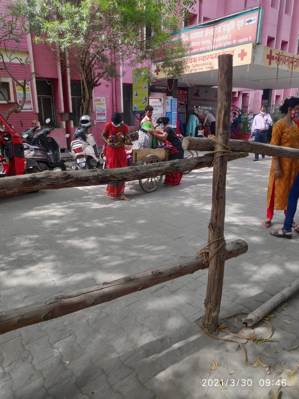 Delay on reaching hospital, birth on cart
