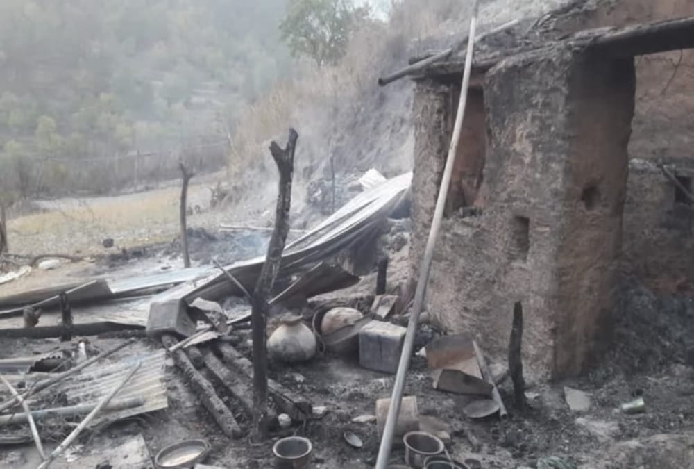 Uttarakhand News: Wildfire Destroyed Villager House and Daughter Marriage Clothes and other thing photos