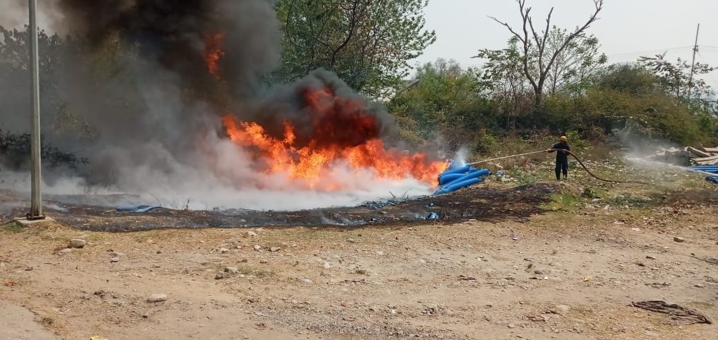 Huge fire in pipes near Lave station