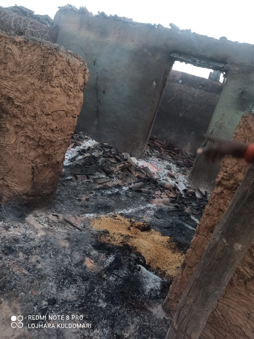 Two houses burnt to ashes from the spark of the forest, daughter's dowry also burnt in Sonbhadra