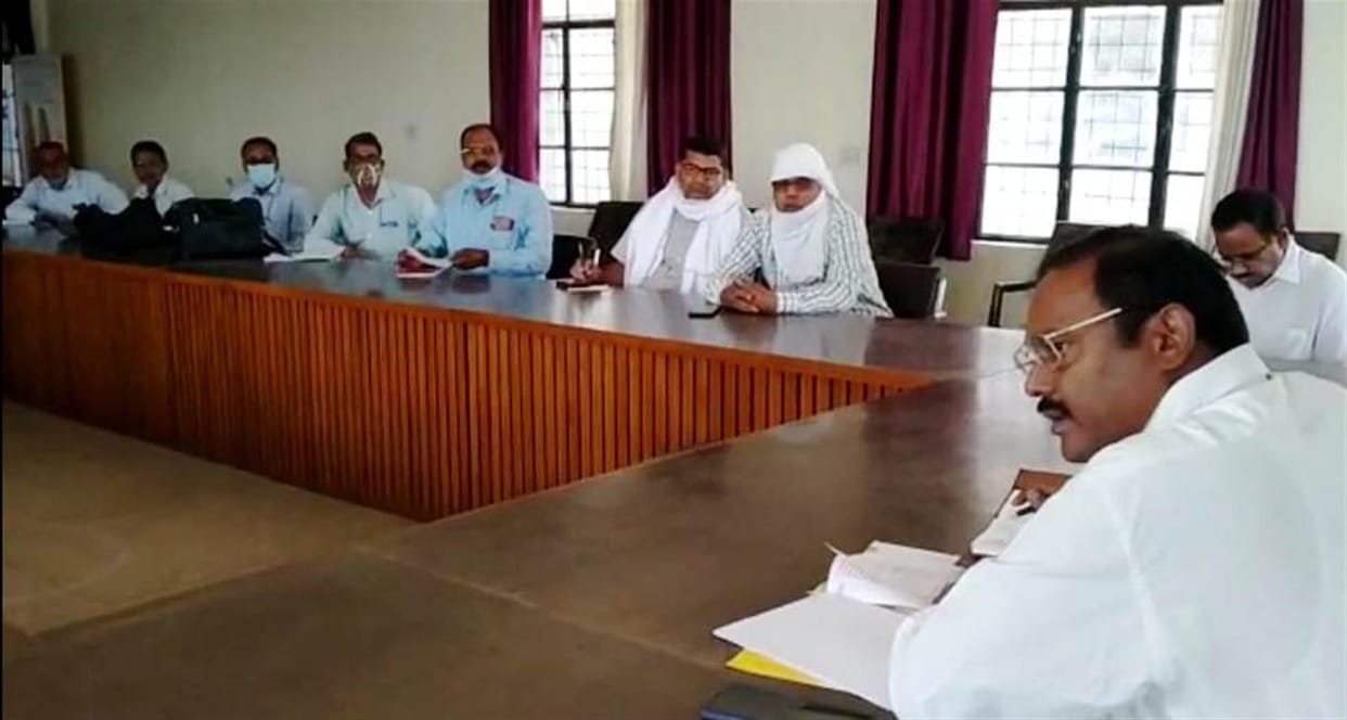 Hathras: Drinking water and seating arrangement for farmers at wheat procurement centers