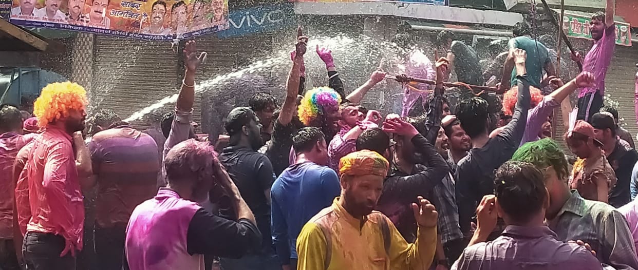 Wet, dry colored procession came out of grandeur