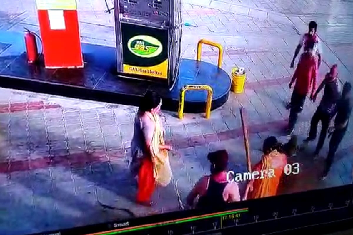 UP Crime News: Attack on many employees of CNG pump in Meerut and The incident was captured on CCTV camera