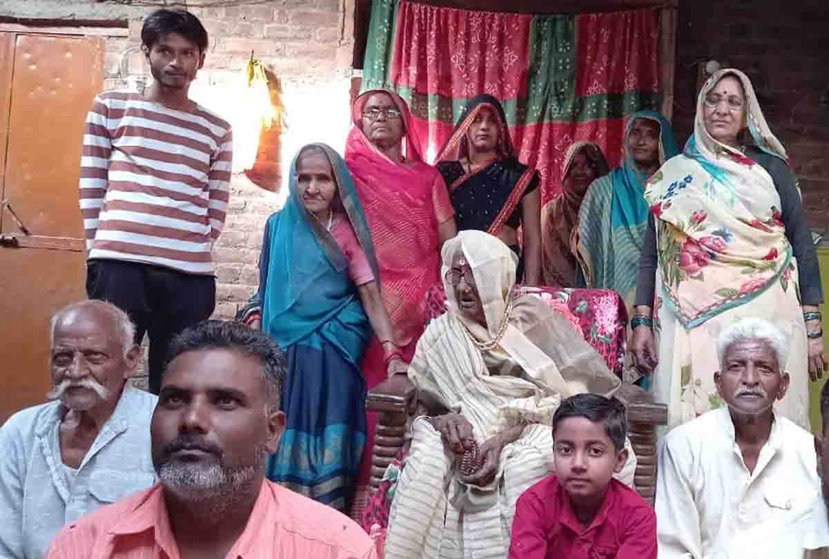 PM modi honors Ramdulaiya as 'mother'