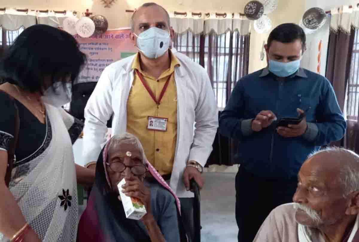PM modi honors Ramdulaiya as 'mother'