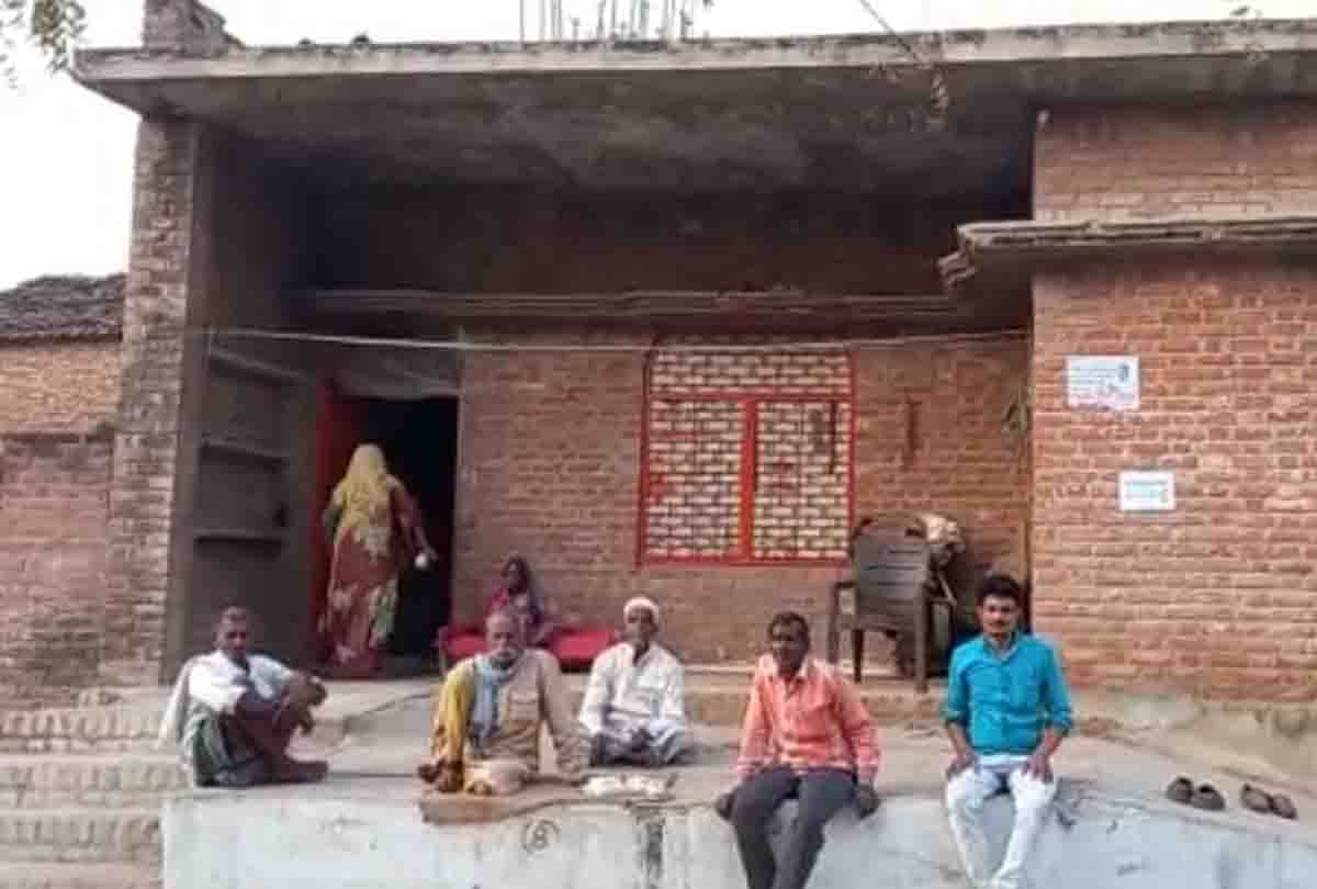 PM modi honors Ramdulaiya as 'mother'