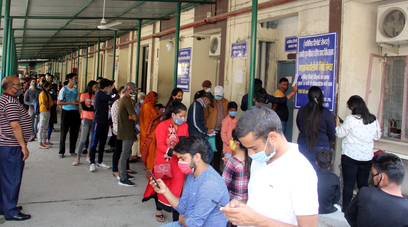 Corona in Uttarakhand latest news : case increasing but public become carless watch photos