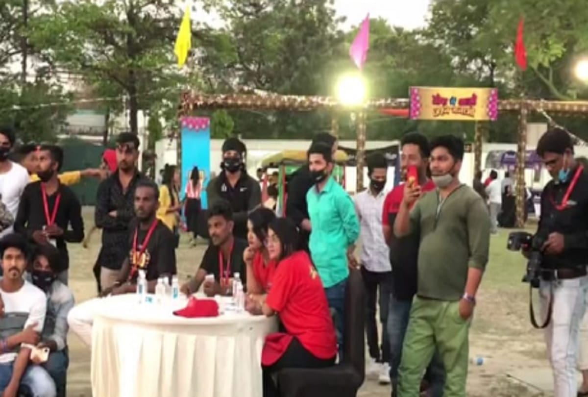 Lucknow News : covid protocol broken in Sunny Leone programme