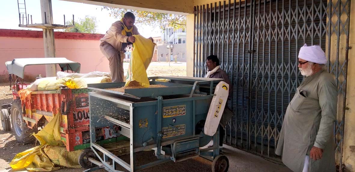 Purchase 32 quintals of wheat on the first day