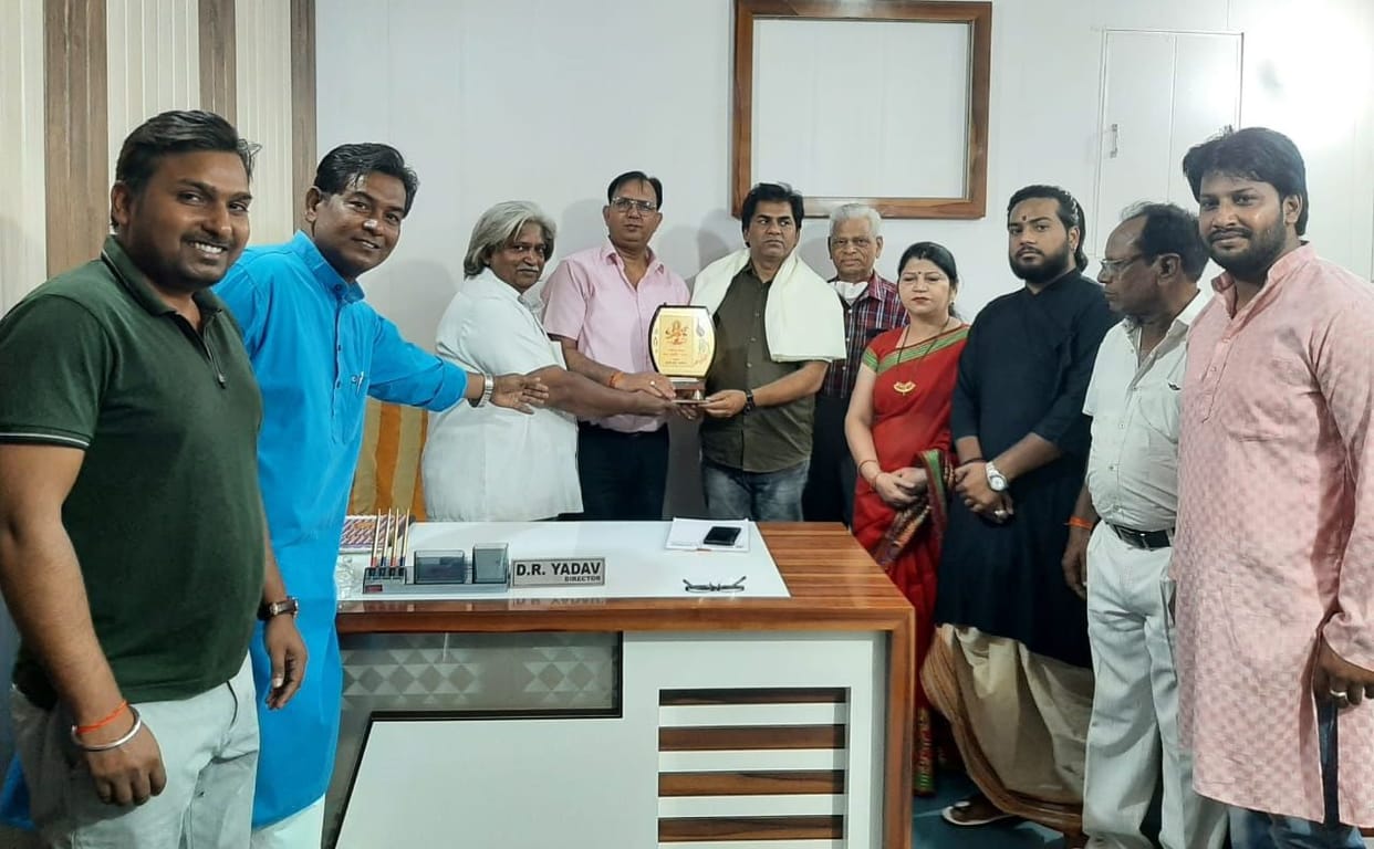 DR Yadav honored with Aligarh Shiksha Ratna Award 2021