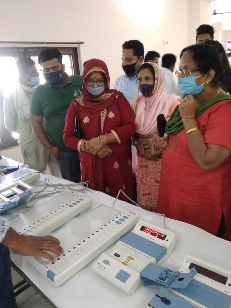 EVM prepared in front of candidates for Amb Nagar Panchayat elections , una news