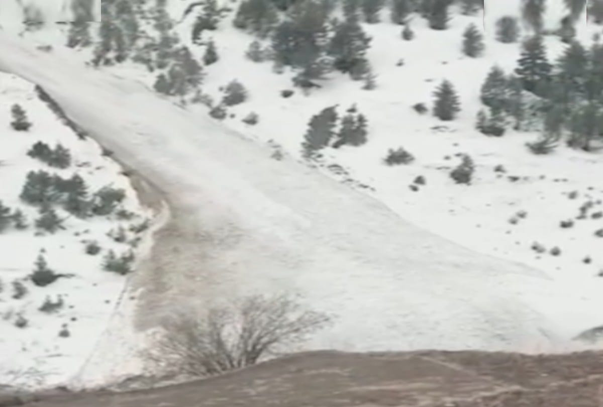 avalanche falls in shullong nala of chandra valley in lahaul