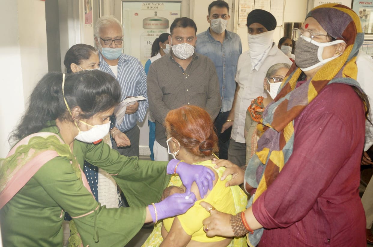 Vaccination: People over 45 years have a chance to get vaccine