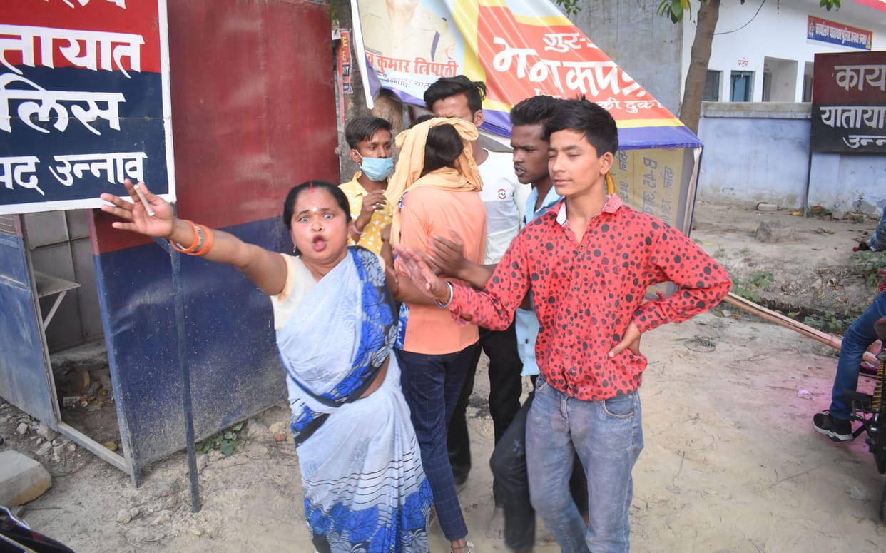 Youth beaten after spitting pan masala