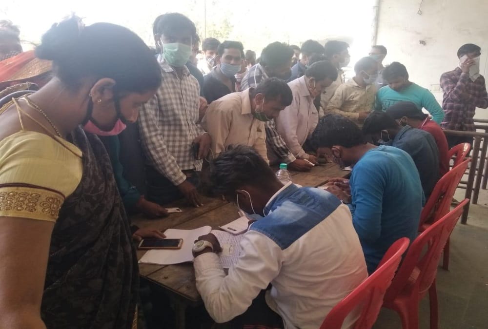 Haridwar Maha Kumbh 2021: Seven Devotees Found Covid 19 Positive During Random Testing on Border Photos