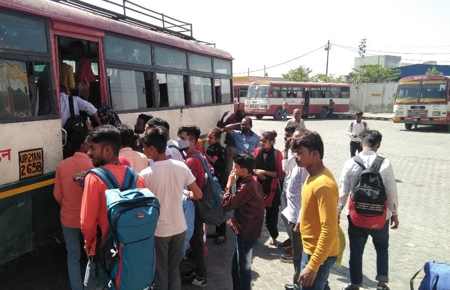Buses crowded in Najibabad, passengers were troubled for hours