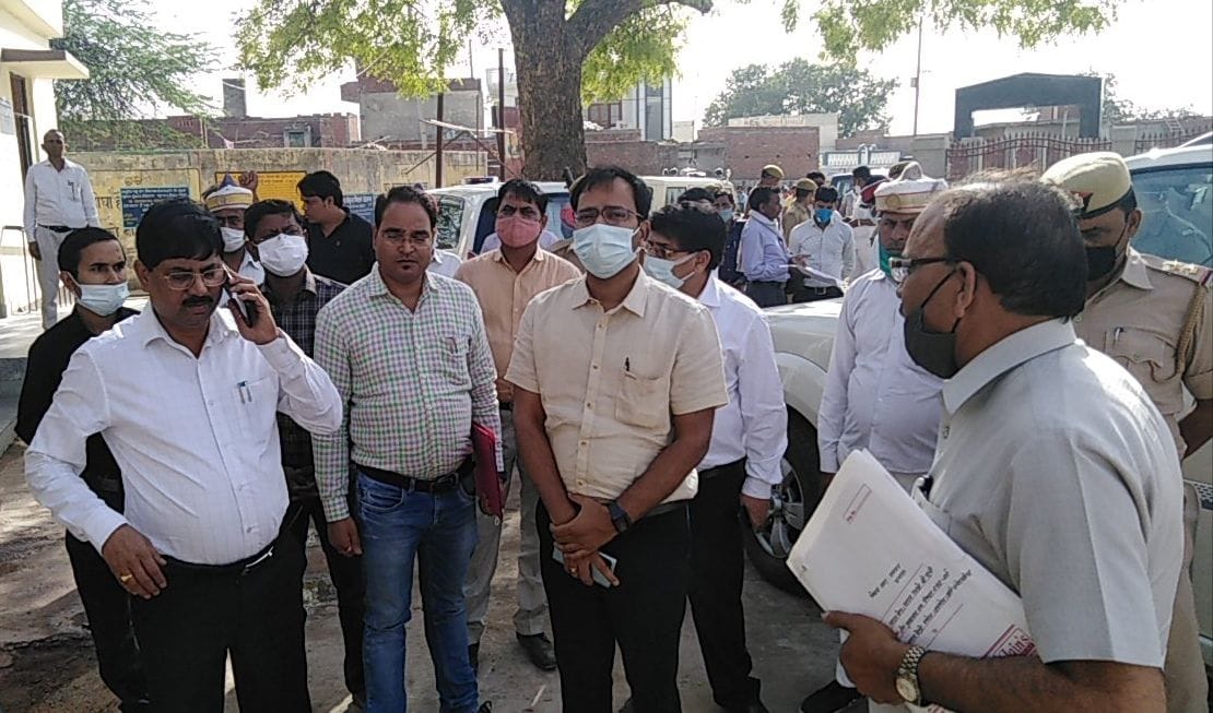 Remove block pramukh's husband name from construction plate