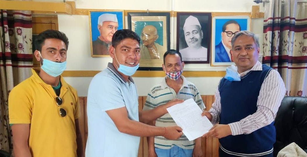 Demand to open vaccination centers in Jhulaghat and Barabay