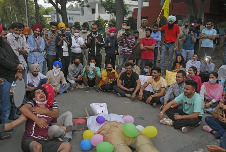 Chandigarh administration and PU verbal Spat over opening of library 