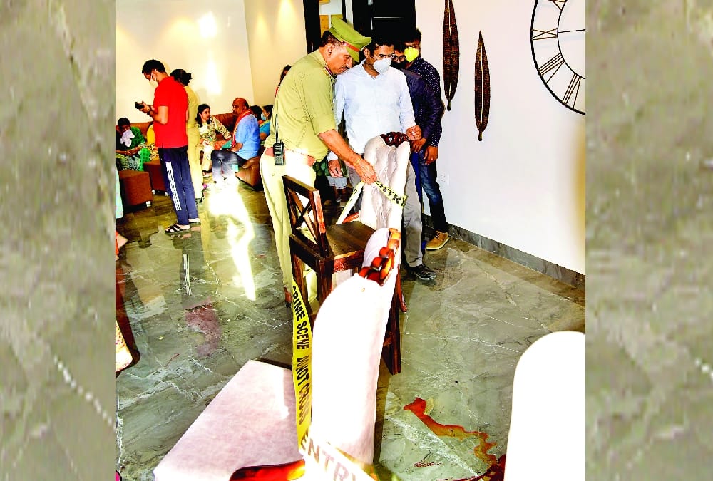 Carpenter killed a lady in Vishwas khand in Lucknow.
