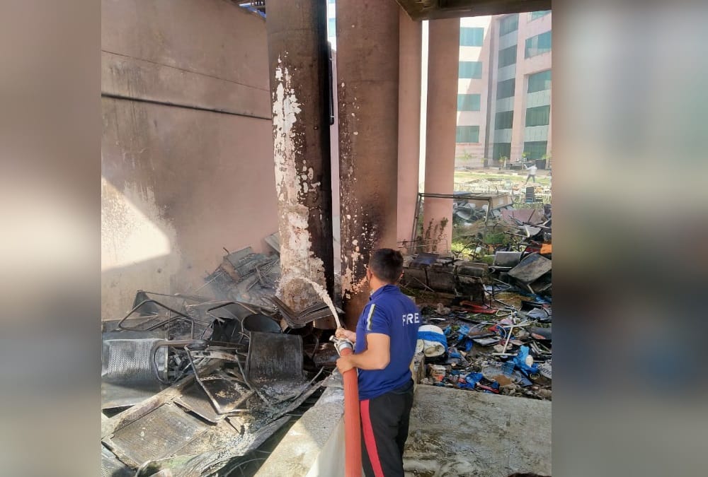 Uttarakhand News: Horrific Fire Broke Out in Rishikesh Aiims Scrap Godown Photos