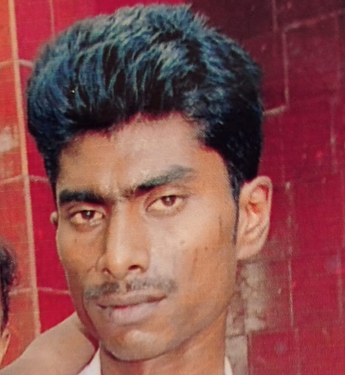 Youth burnt alive dead in field near home jaunpur