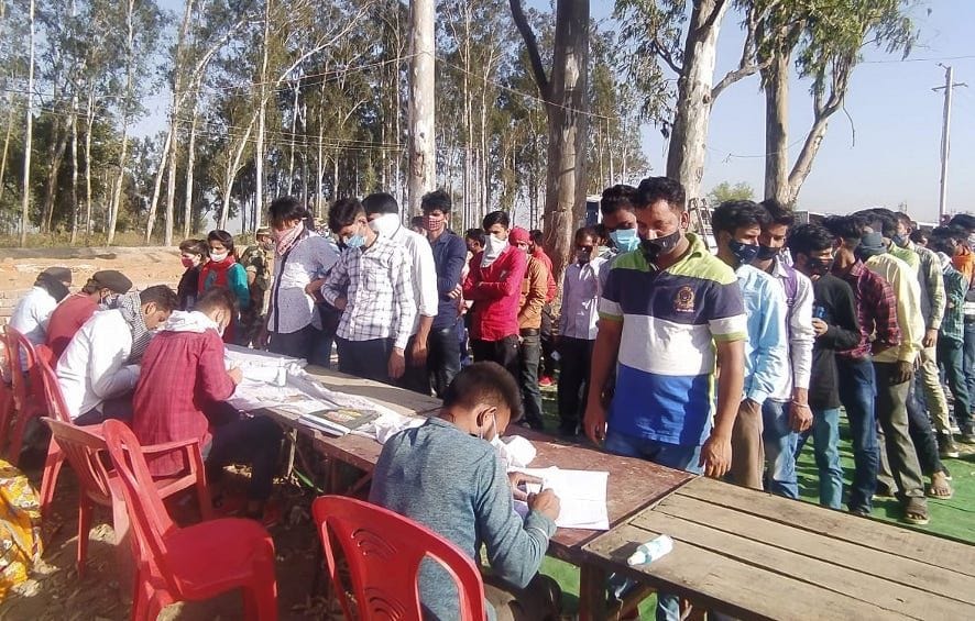 Corona investigation of passengers going on Uttarakhand border