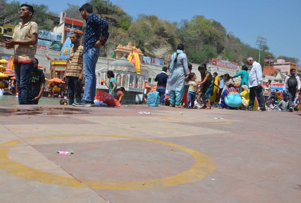 Haridwar Maha Kumbh 2021: Covid 19 Rules Broken, Devotees seen Without mask and Social Distancing photos