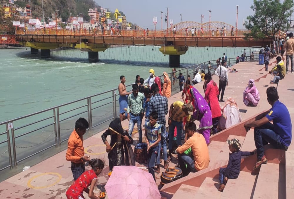 Haridwar Maha Kumbh 2021: Covid 19 Rules Broken, Devotees seen Without mask and Social Distancing photos