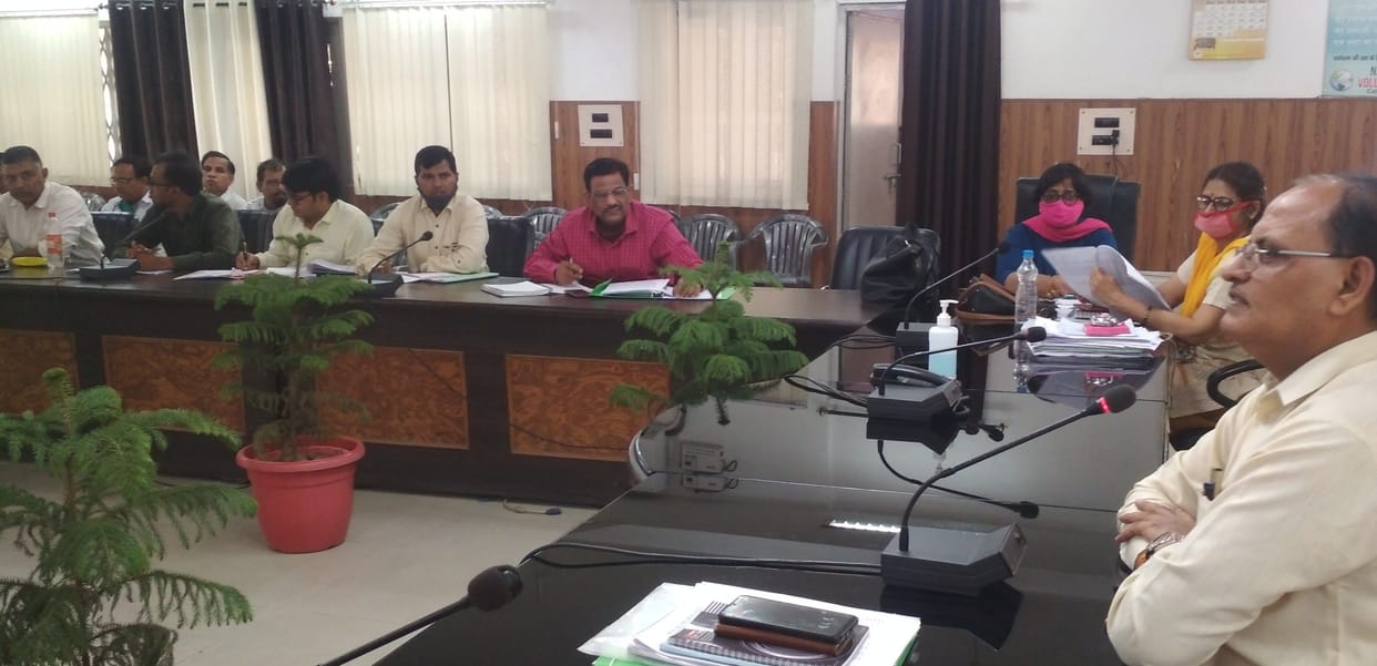 Hathras: told the details of Panchayat elections to RO, ARO