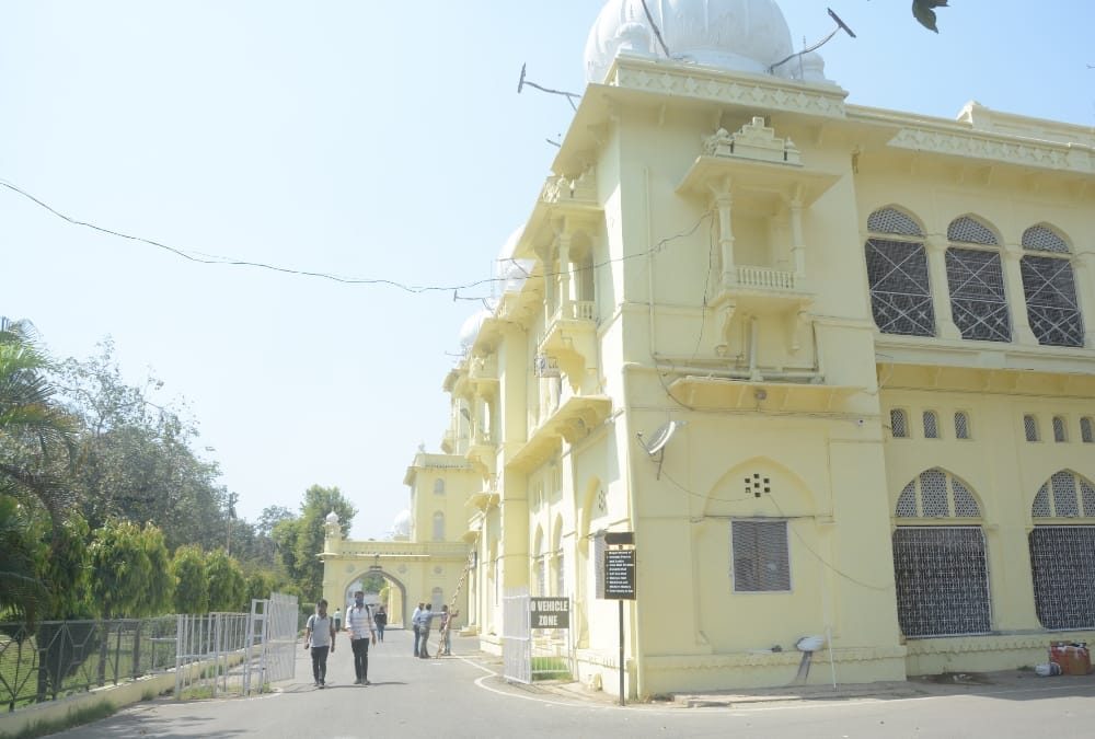 14 officers transferred including Lucknow University Registrar Vinod Kumar Singh