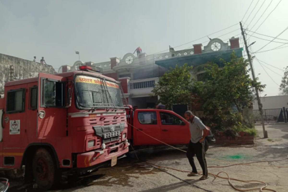 UP News: Fierce fire in five houses of a colony in Meerut